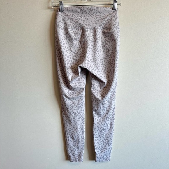 ALLFENIX x Anthropologie Gray Cheetah 7/8 Leggings Size Medium - Picture 8 of 10
